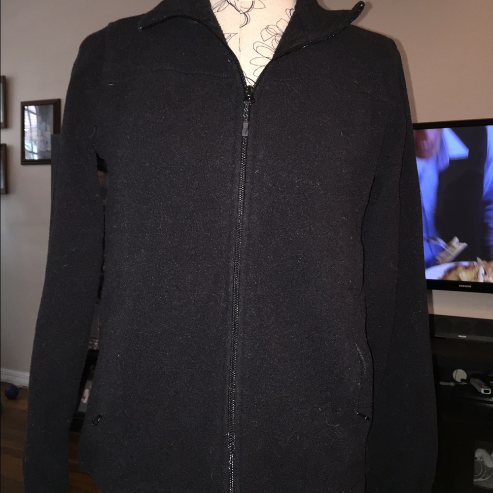 Black fleece jacket size small